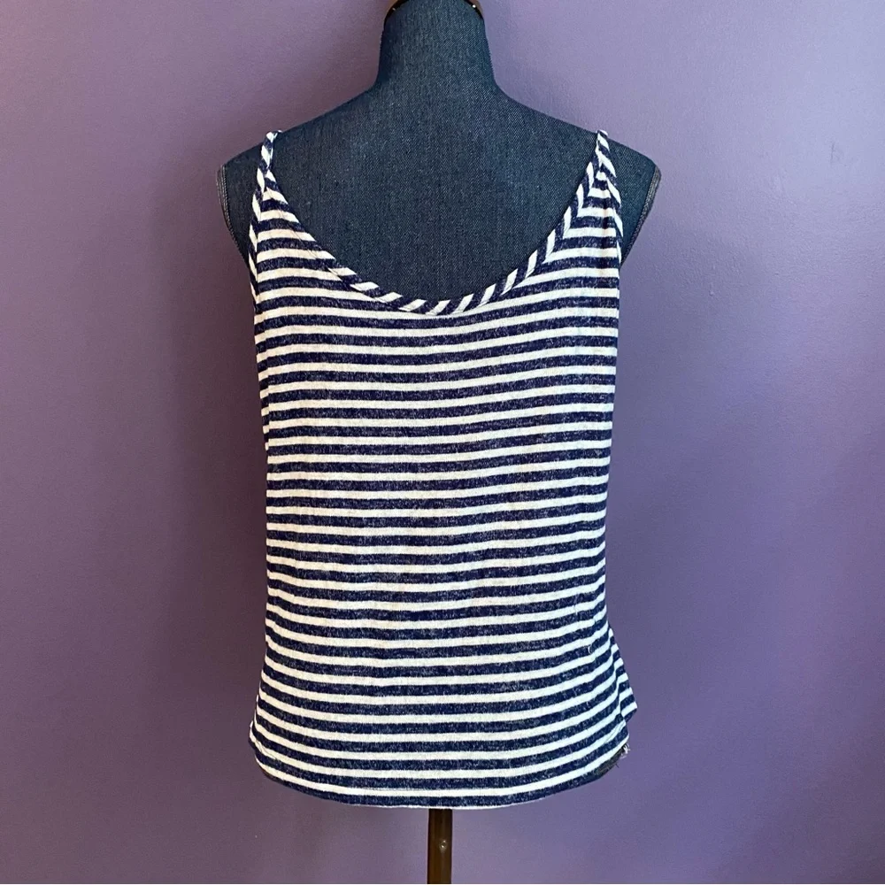 4/$25 SO Knot Front Tank Top Size L - Picture 2 of 6